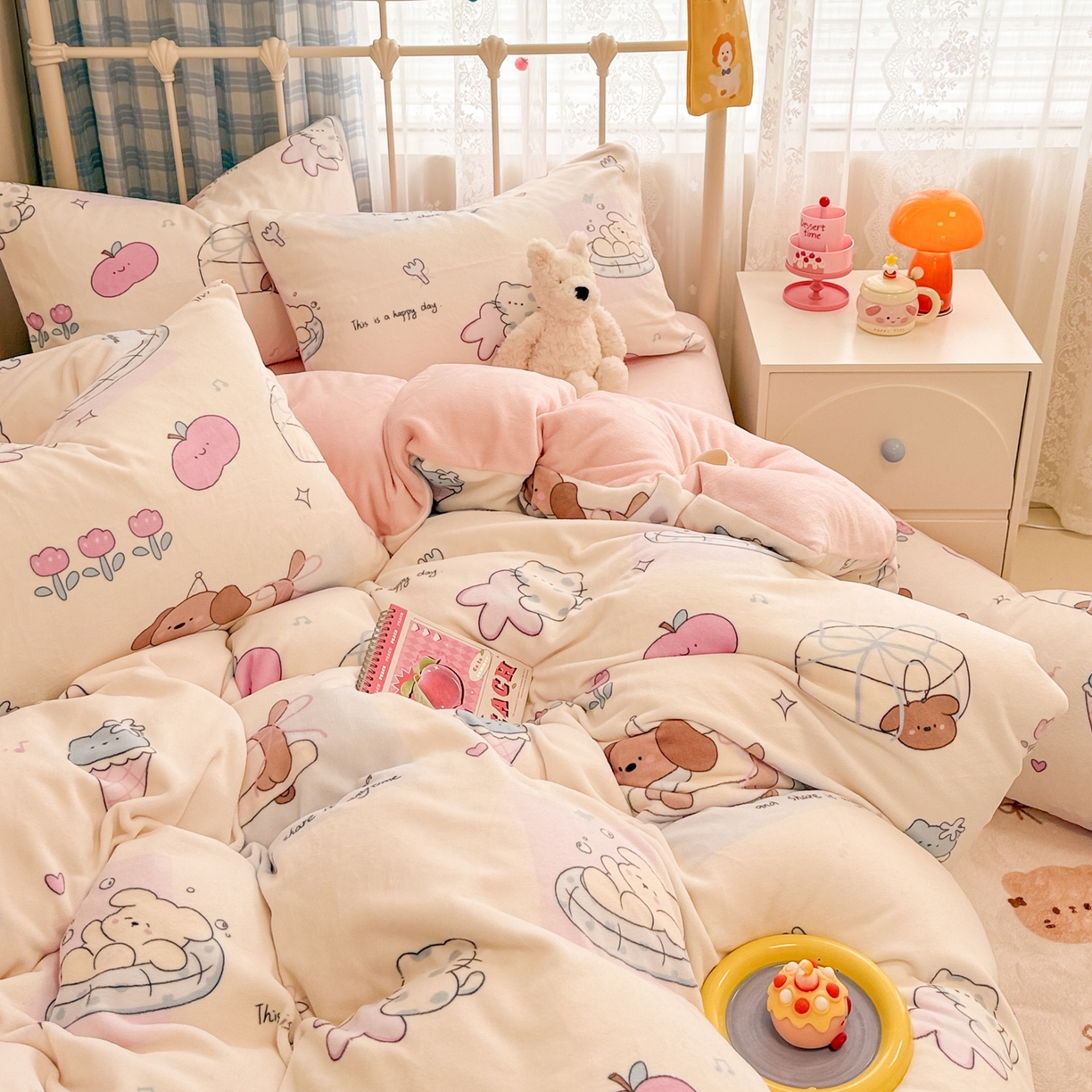 91家纺网 家纺一手货源 找家纺 呗旺鹿 2025新款A类高克重卡通印花牛奶绒印花四件套 小熊的礼物