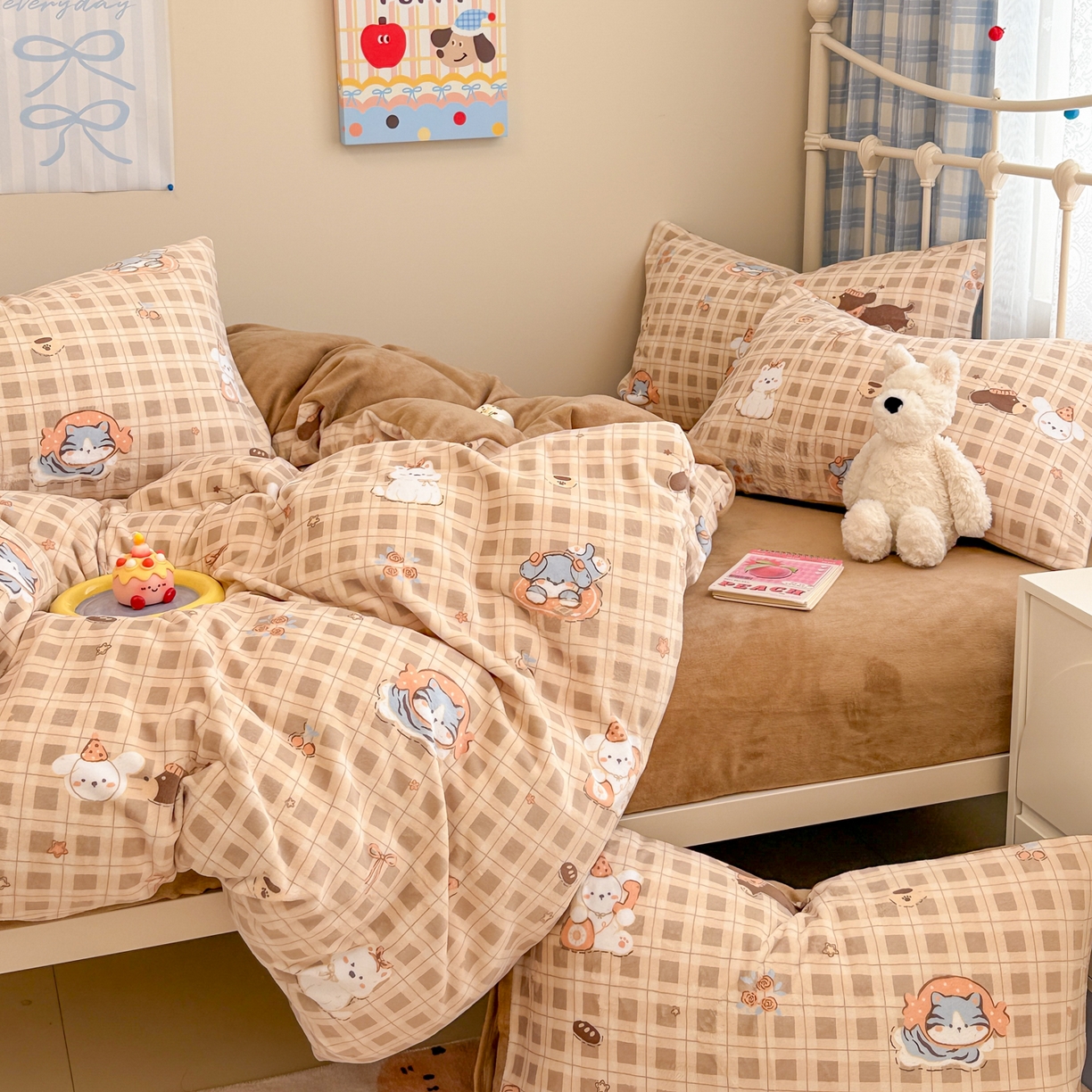 91家纺网 家纺一手货源 找家纺 呗旺鹿 2025新款A类高克重卡通印花牛奶绒印花四件套 猫狗派对