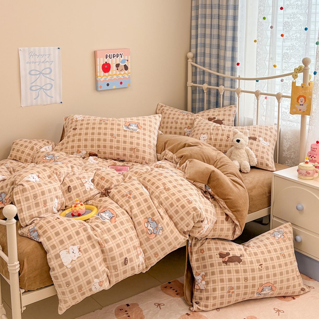 91家纺网 家纺一手货源 找家纺 呗旺鹿 2025新款A类高克重卡通印花牛奶绒印花四件套 猫狗派对