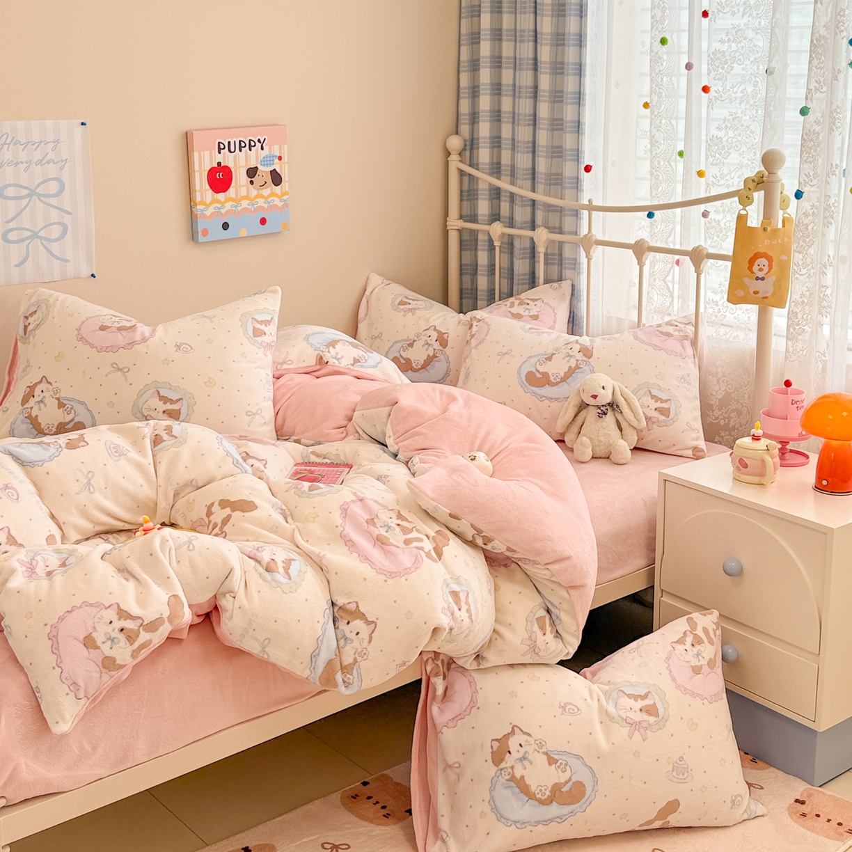 91家纺网 家纺一手货源 找家纺 呗旺鹿 2025新款A类高克重卡通印花牛奶绒印花四件套 奶油小猫