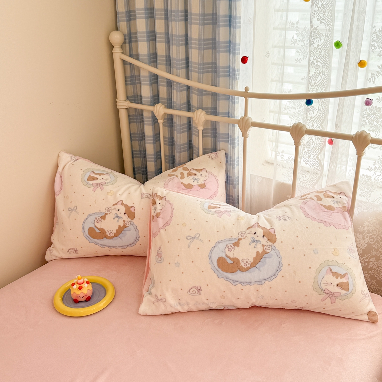 91家纺网 家纺一手货源 找家纺 呗旺鹿 2025新款A类高克重卡通印花牛奶绒印花四件套 奶油小猫