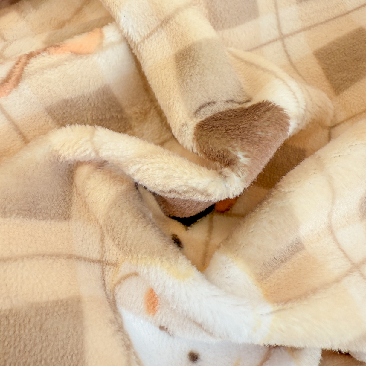 91家纺网 家纺一手货源 找家纺 呗旺鹿 2025新款A类高克重卡通印花牛奶绒印花四件套 猫狗派对