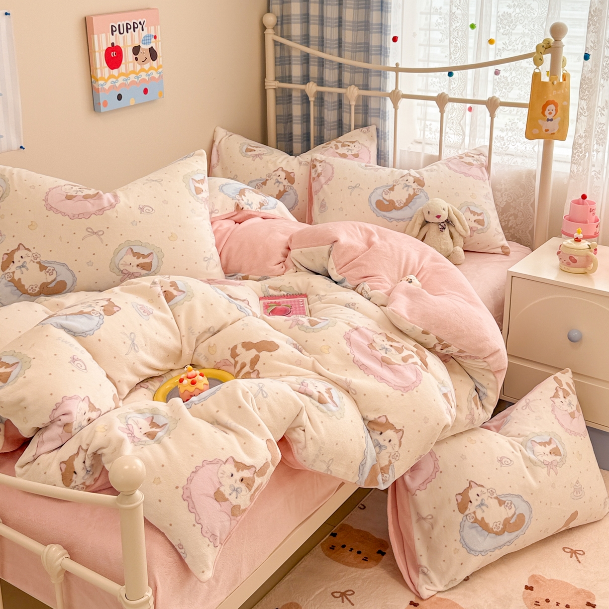 91家纺网 家纺一手货源 找家纺 呗旺鹿 2025新款A类高克重卡通印花牛奶绒印花四件套 奶油小猫