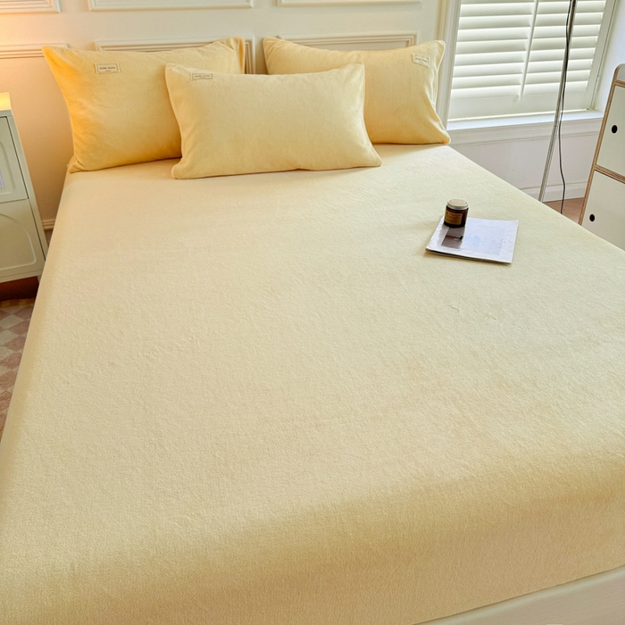 91家纺网 家纺一手货源 找家纺 眠博士 2025新款简约牛奶绒纯色单床笠 牛奶绒床笠-鹅黄