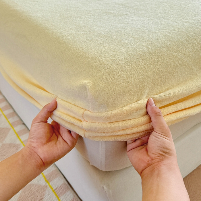 91家纺网 家纺一手货源 找家纺 眠博士 2025新款简约牛奶绒纯色单床笠 牛奶绒床笠-鹅黄