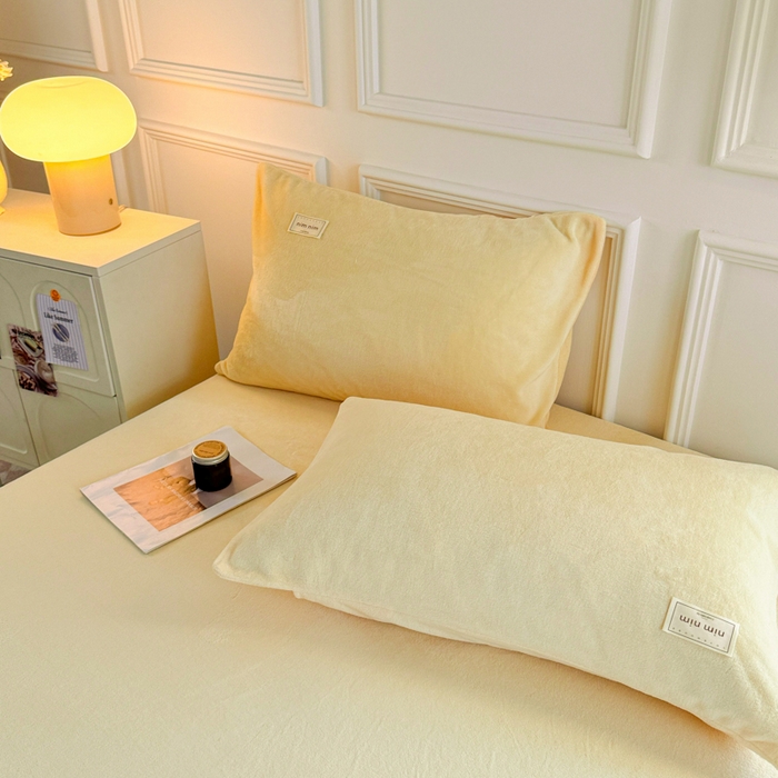 91家纺网 家纺一手货源 找家纺 眠博士 2025新款简约牛奶绒纯色单床笠 牛奶绒床笠-鹅黄