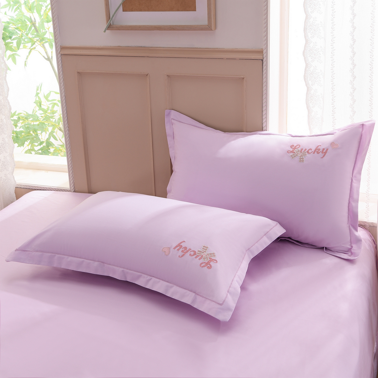 91家纺网 家纺一手货源 找家纺 绒小宣 2025新款13372全棉绣花四件套-梦幻兔 兔熊-紫