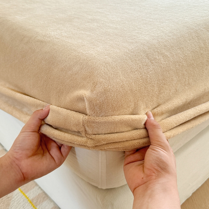 91家纺网 家纺一手货源 找家纺 眠博士 2025新款简约牛奶绒纯色单床笠 牛奶绒床笠-暖咖