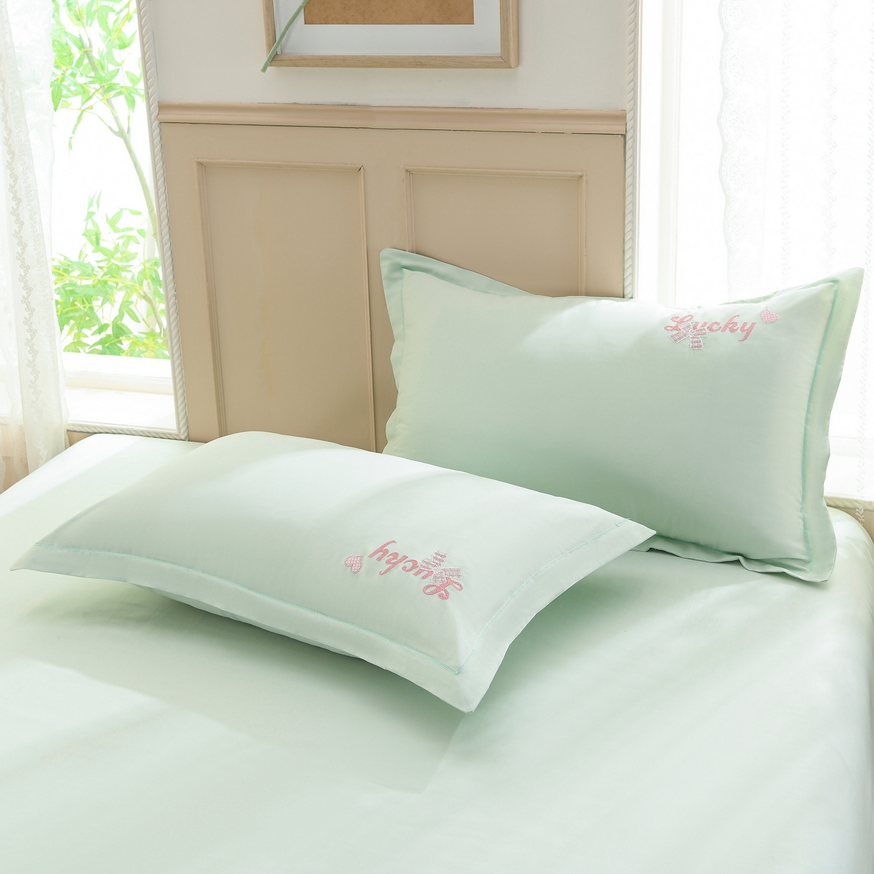 91家纺网 家纺一手货源 找家纺 绒小宣 2025新款13372全棉绣花四件套-梦幻兔 兔熊-青