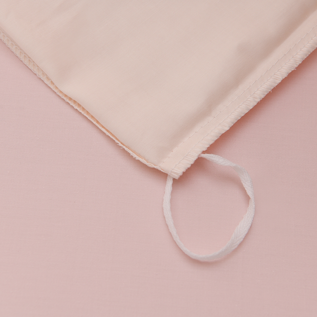 91家纺网 家纺一手货源 找家纺 绒小宣 2025新款13372全棉绣花四件套-梦幻兔 兔熊-轻白