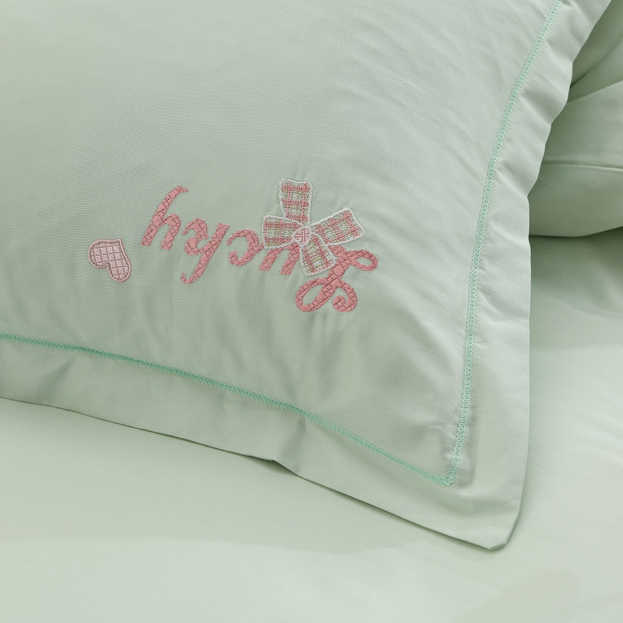 91家纺网 家纺一手货源 找家纺 绒小宣 2025新款13372全棉绣花四件套-梦幻兔 兔熊-青