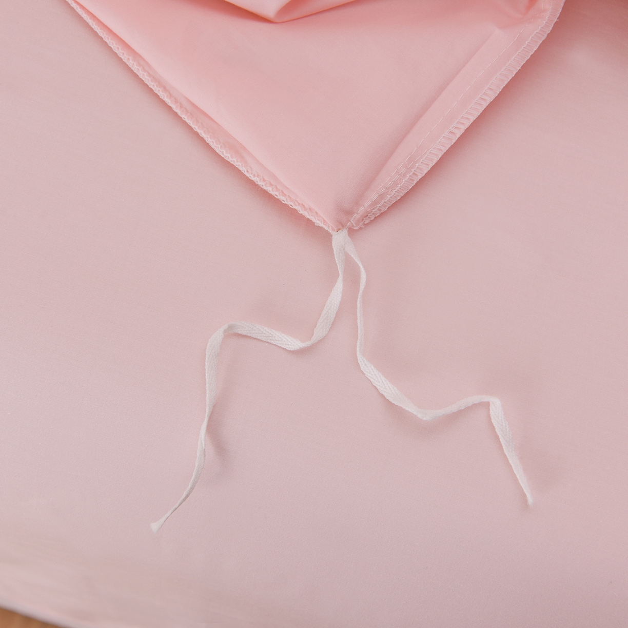 91家纺网 家纺一手货源 找家纺 绒小宣 2025新款13372全棉绣花四件套-梦幻兔 兔熊-粉