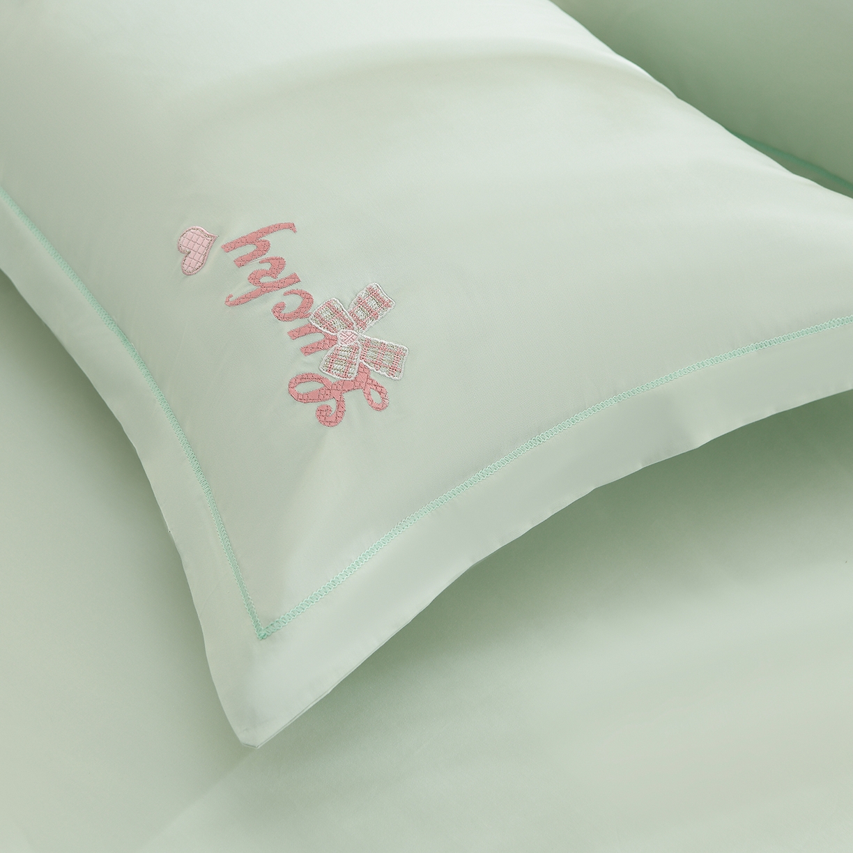 91家纺网 家纺一手货源 找家纺 绒小宣 2025新款13372全棉绣花四件套-梦幻兔 兔熊-青