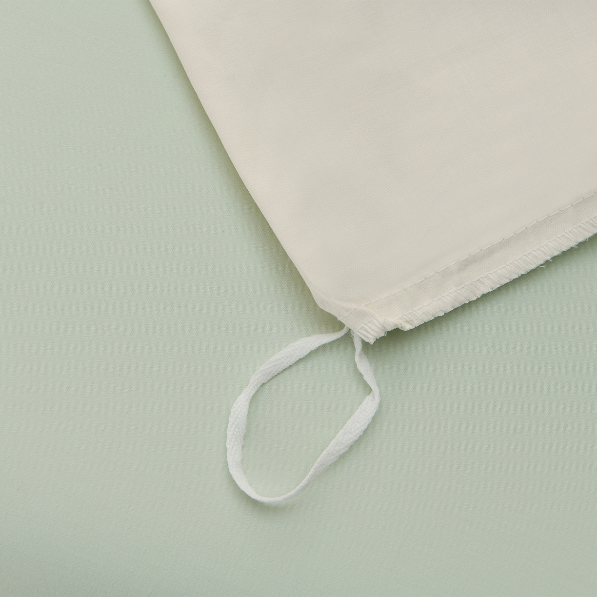 91家纺网 家纺一手货源 找家纺 绒小宣 2025新款13372全棉绣花四件套-梦幻兔 兔熊-白青