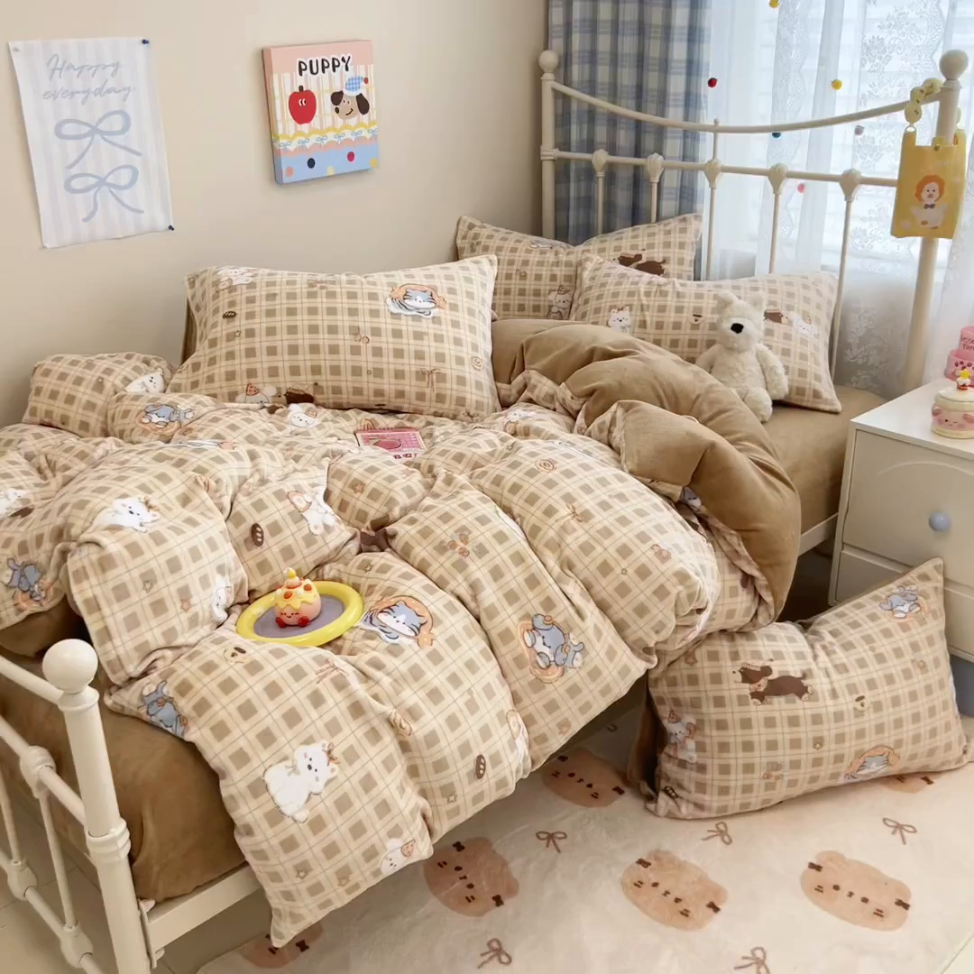 91家纺网 家纺一手货源 找家纺 呗旺鹿 2025新款A类高克重卡通印花牛奶绒印花四件套 猫狗派对