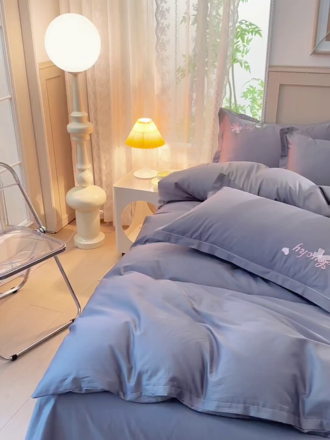 91家纺网 家纺一手货源 找家纺 绒小宣 2025新款13372全棉绣花四件套-梦幻兔 兔熊-灰