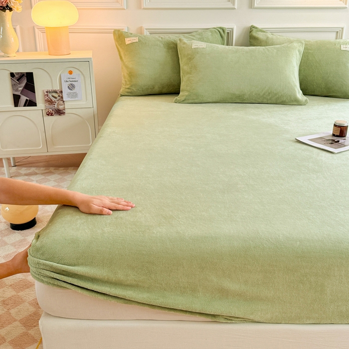 91家纺网 家纺一手货源 找家纺 眠博士 2025新款简约牛奶绒纯色单床笠 牛奶绒床笠-苹果绿