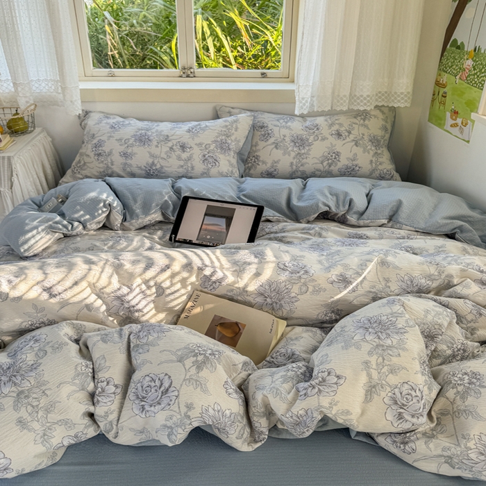 91家纺网 家纺一手货源 找家纺 优兰朵  2025新款超柔云感木棉印花小清新四件套 晨雾汀兰