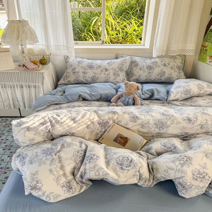 91家纺网 家纺一手货源 找家纺 优兰朵  2025新款超柔云感木棉印花小清新四件套 晨雾汀兰