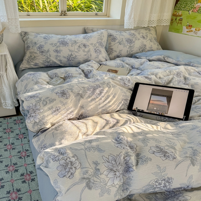 91家纺网 家纺一手货源 找家纺 优兰朵  2025新款超柔云感木棉印花小清新四件套 晨雾汀兰