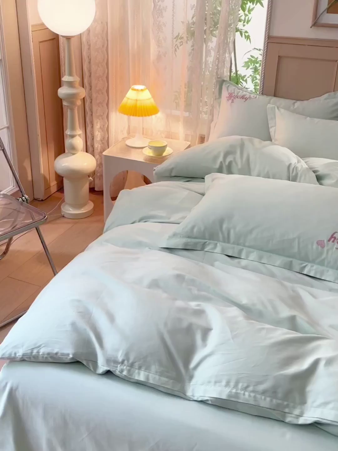 91家纺网 家纺一手货源 找家纺 绒小宣 2025新款13372全棉绣花四件套-梦幻兔 兔熊-青