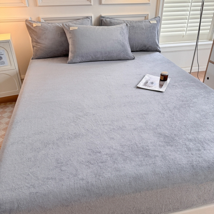 91家纺网 家纺一手货源 找家纺 眠博士 2025新款简约牛奶绒纯色单床笠 牛奶绒床笠-浅灰