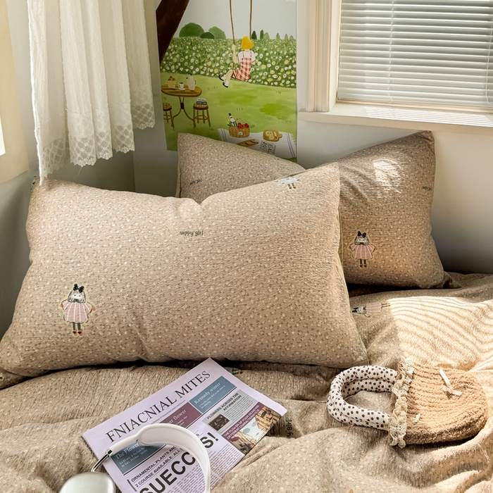 91家纺网 家纺一手货源 找家纺 优兰朵  2025新款超柔云感木棉印花小清新四件套 开心女孩-咖