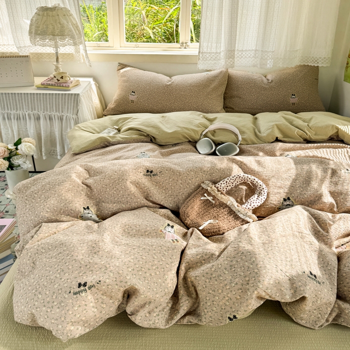 91家纺网 家纺一手货源 找家纺 优兰朵  2025新款超柔云感木棉印花小清新四件套 开心女孩-咖