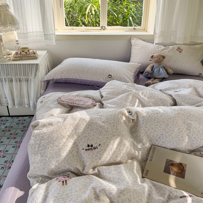 91家纺网 家纺一手货源 找家纺 优兰朵  2025新款超柔云感木棉印花小清新四件套 开心女孩-紫