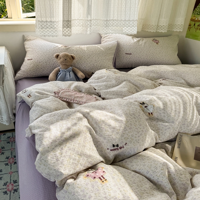 91家纺网 家纺一手货源 找家纺 优兰朵  2025新款超柔云感木棉印花小清新四件套 开心女孩-紫