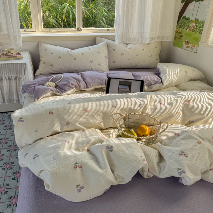 91家纺网 家纺一手货源 找家纺 优兰朵  2025新款超柔云感木棉印花小清新四件套 樱桃草莓