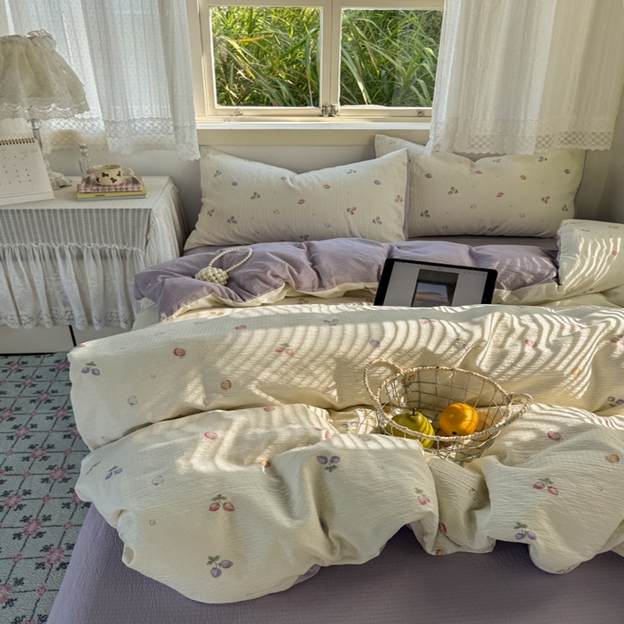 91家纺网 家纺一手货源 找家纺 优兰朵  2025新款超柔云感木棉印花小清新四件套 樱桃草莓