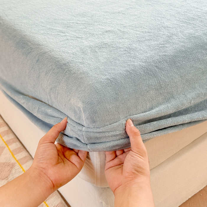 91家纺网 家纺一手货源 找家纺 眠博士 2025新款简约牛奶绒纯色单床笠 牛奶绒床笠-雾霾蓝