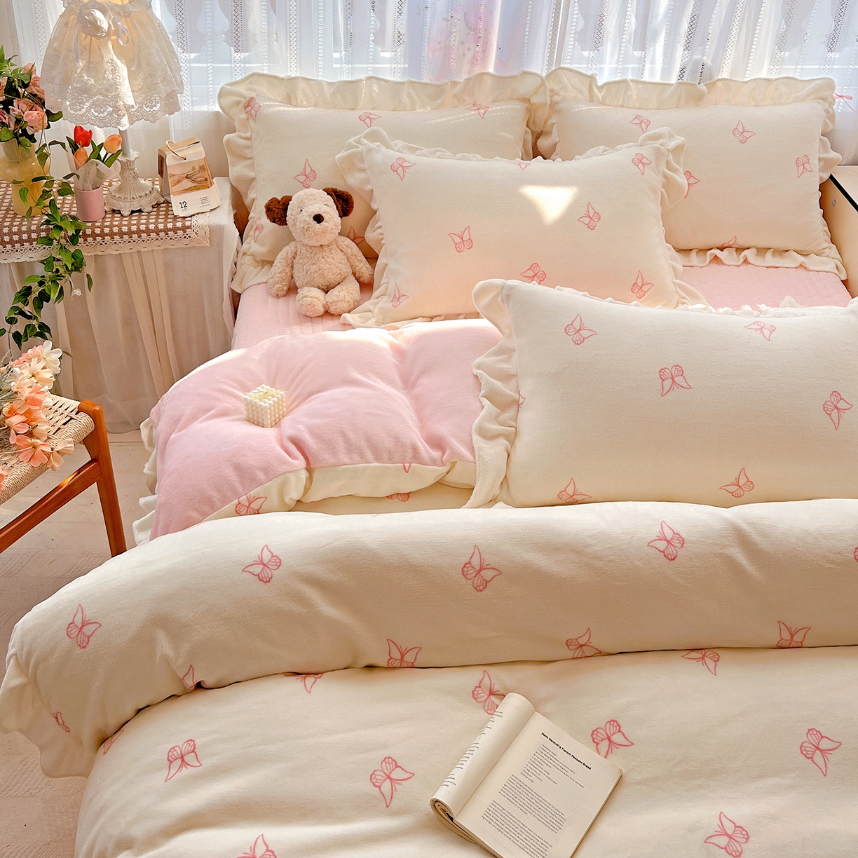 91家纺网 家纺一手货源 找家纺 （总）麦朵家居 2025新款10斤重床盖款花边牛奶绒四件套雕花绒法莱绒四件套兔兔绒四件套床三件套