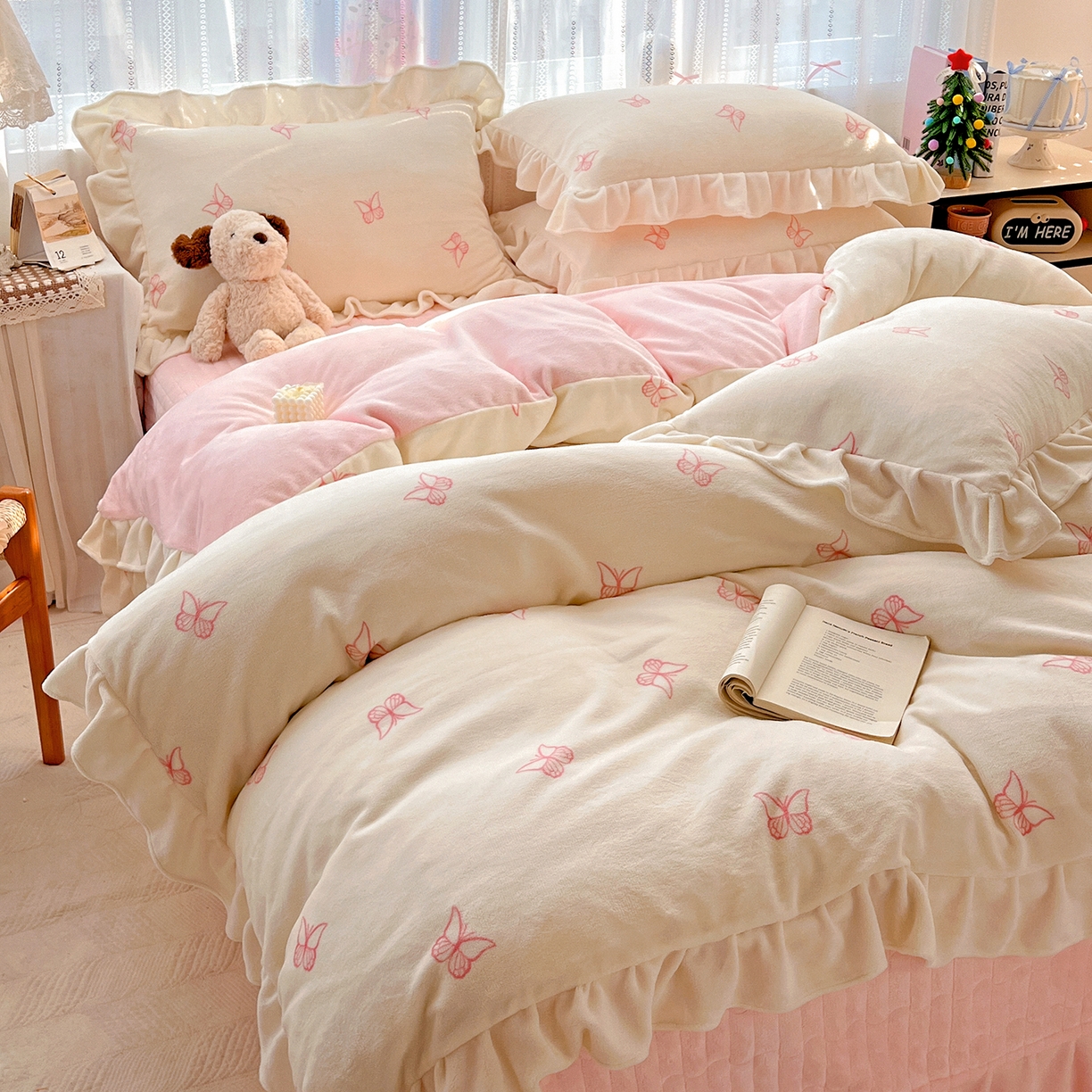 91家纺网 家纺一手货源 找家纺 （总）麦朵家居 2025新款10斤重床盖款花边牛奶绒四件套雕花绒法莱绒四件套兔兔绒四件套床三件套