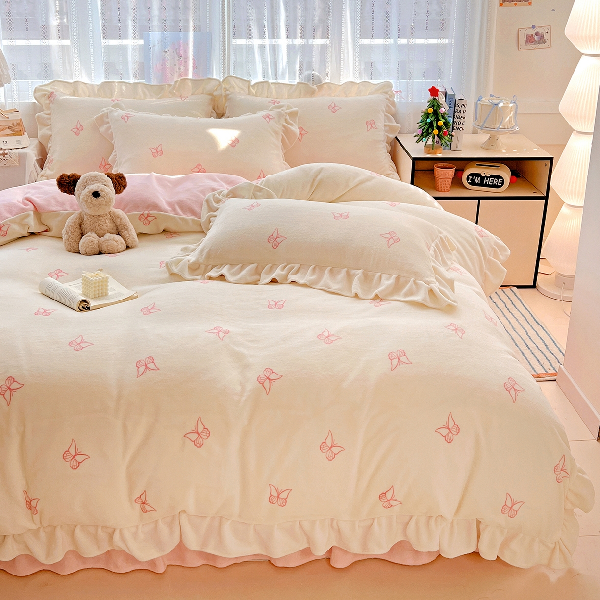 91家纺网 家纺一手货源 找家纺 （总）麦朵家居 2025新款10斤重床盖款花边牛奶绒四件套雕花绒法莱绒四件套兔兔绒四件套床三件套