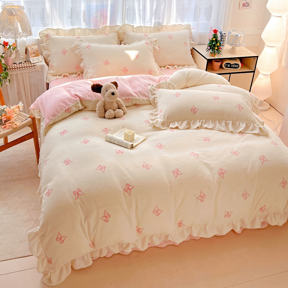 91家纺网 家纺一手货源 找家纺 （总）麦朵家居 2025新款10斤重床盖款花边牛奶绒四件套雕花绒法莱绒四件套兔兔绒四件套床三件套