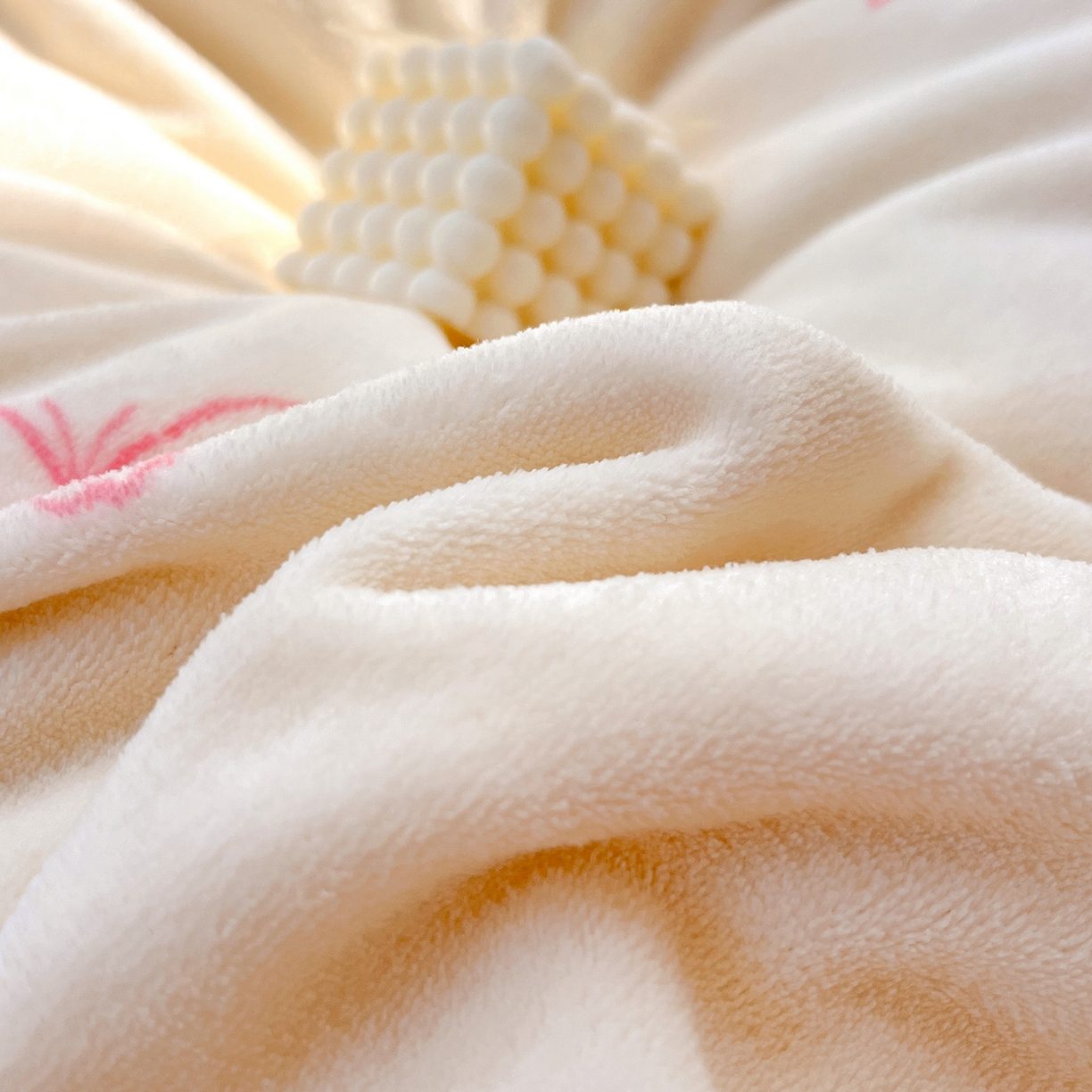 91家纺网 家纺一手货源 找家纺 （总）麦朵家居 2025新款10斤重床盖款花边牛奶绒四件套雕花绒法莱绒四件套兔兔绒四件套床三件套