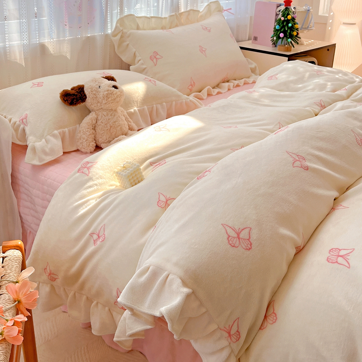 91家纺网 家纺一手货源 找家纺 （总）麦朵家居 2025新款10斤重床盖款花边牛奶绒四件套雕花绒法莱绒四件套兔兔绒四件套床三件套