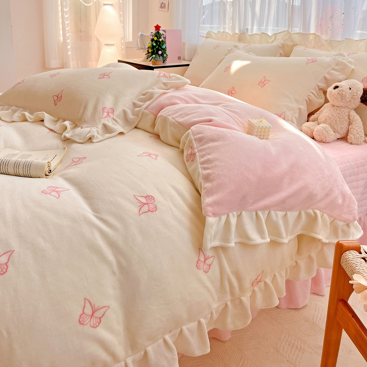 91家纺网 家纺一手货源 找家纺 （总）麦朵家居 2025新款10斤重床盖款花边牛奶绒四件套雕花绒法莱绒四件套兔兔绒四件套床三件套