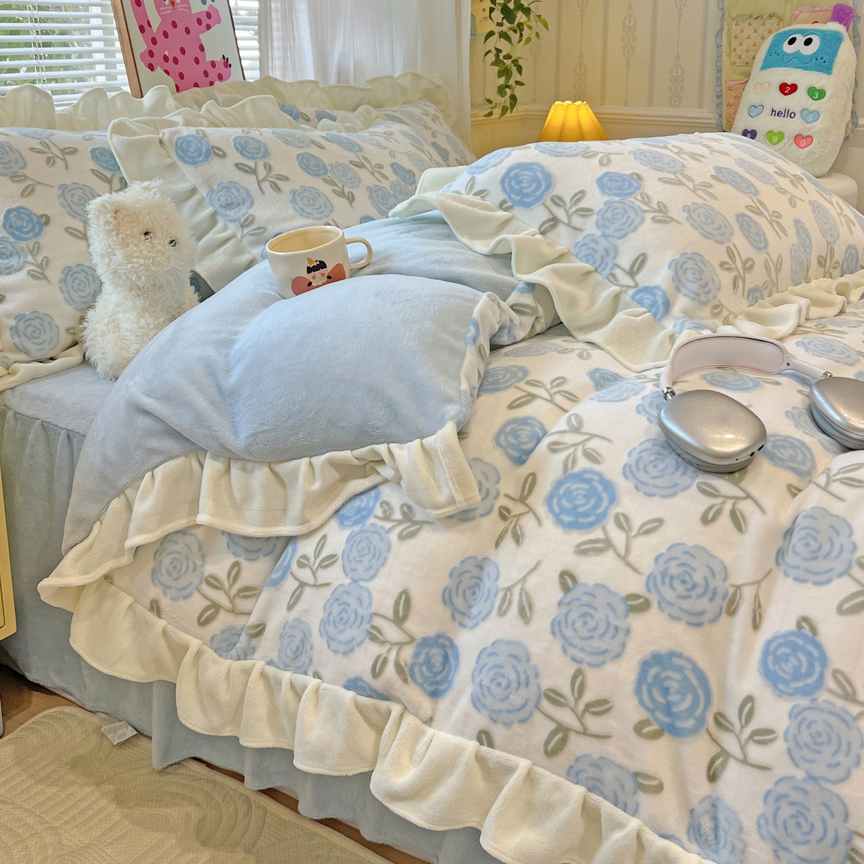 91家纺网 家纺一手货源 找家纺 （总）麦朵家居 2025花边款雕花绒立体印花牛奶绒高克重宝宝绒床裙款四件套牛奶绒床笠兔绒三件套