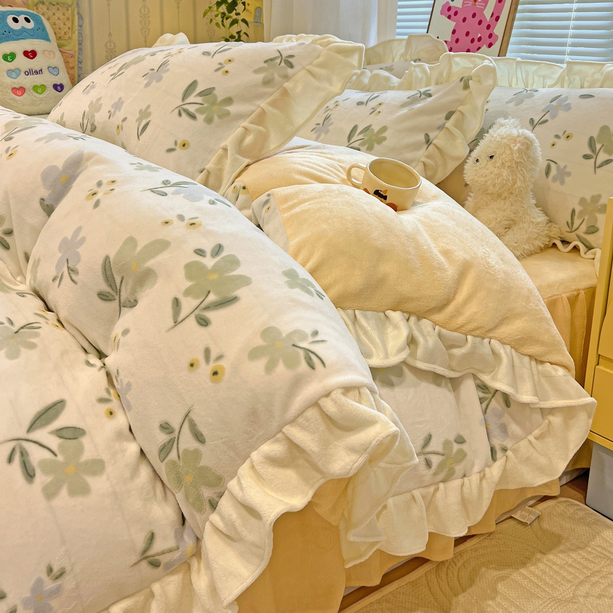 麦朵家居 2025花边款雕花绒立体印花牛奶绒高克重宝宝绒床裙款四件套牛奶绒床笠兔绒三件套 物语-黄