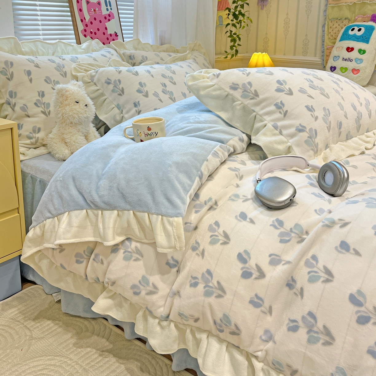 91家纺网 家纺一手货源 找家纺 麦朵家居 2025花边款雕花绒立体印花牛奶绒高克重宝宝绒床裙款四件套牛奶绒床笠兔绒三件套 花梦-兰