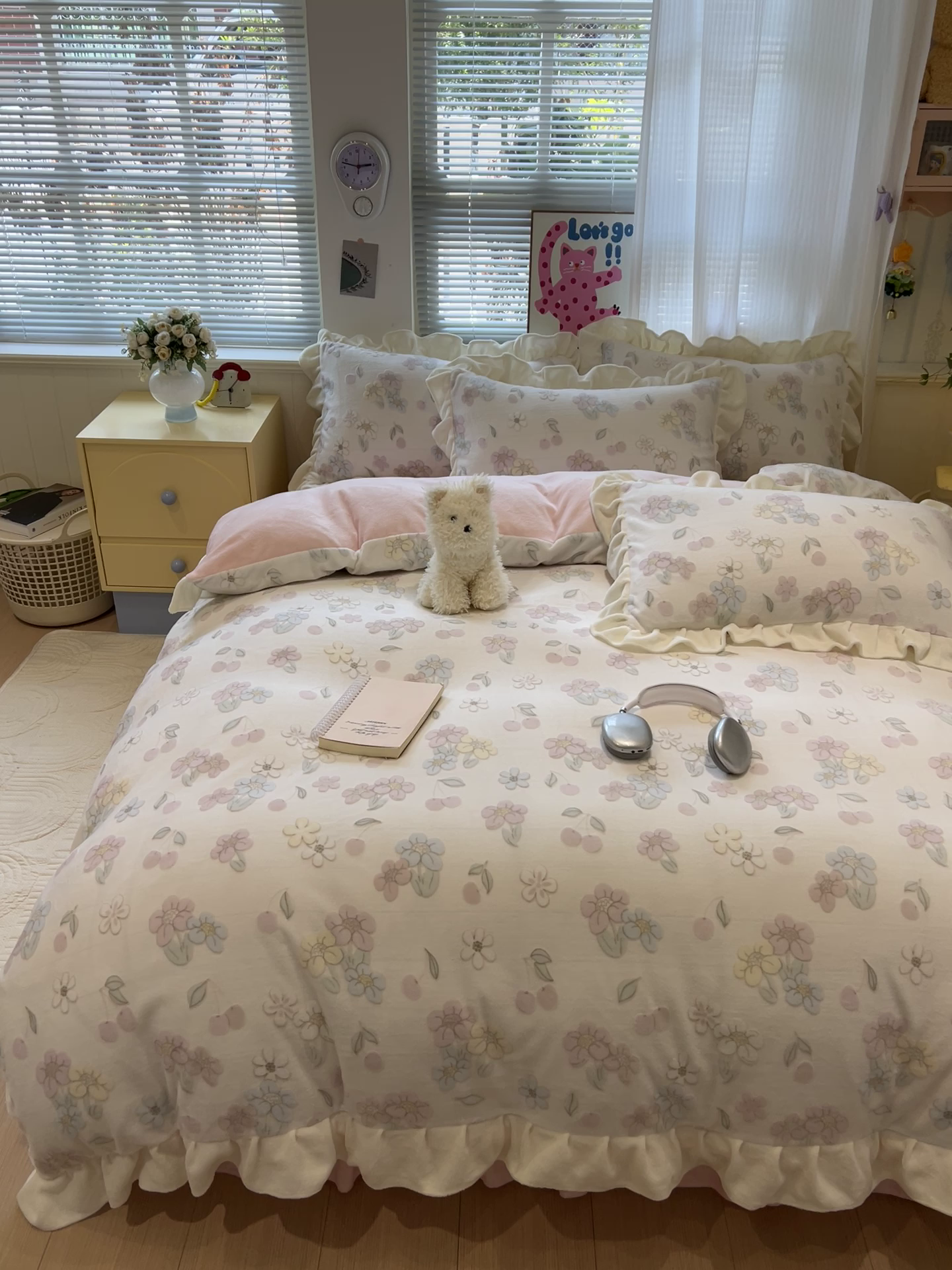 91家纺网 家纺一手货源 找家纺 麦朵家居 2025花边款雕花绒立体印花牛奶绒高克重宝宝绒床裙款四件套牛奶绒床笠兔绒三件套 樱花-粉