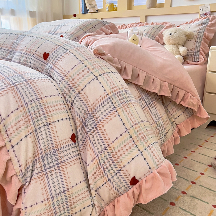 91家纺网 家纺一手货源 找家纺 （总）找底底家纺 2025新款韩版加厚8斤牛奶绒花边四件套（日发50套优惠10元一套）