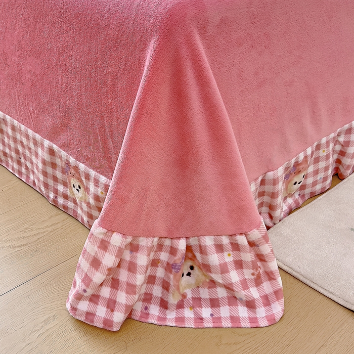 91家纺网 家纺一手货源 找家纺 找底底家纺 2025新款韩版加厚8斤牛奶绒花边四件套（日发50套优惠10元一套） 波点狗