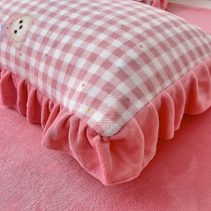 91家纺网 家纺一手货源 找家纺 找底底家纺 2025新款韩版加厚8斤牛奶绒花边四件套（日发50套优惠10元一套） 波点狗