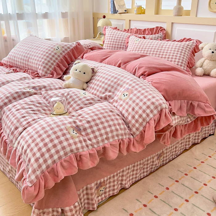 91家纺网 家纺一手货源 找家纺 找底底家纺 2025新款韩版加厚8斤牛奶绒花边四件套（日发50套优惠10元一套） 波点狗