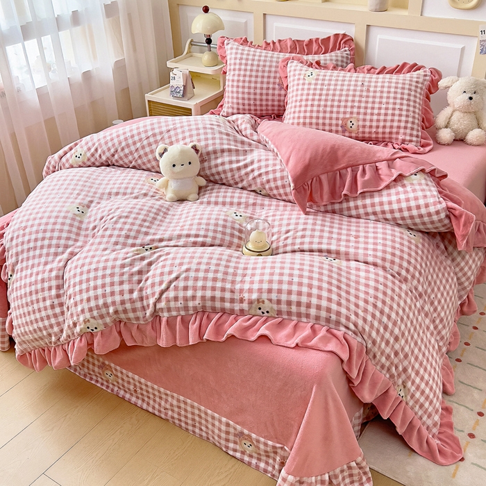 91家纺网 家纺一手货源 找家纺 找底底家纺 2025新款韩版加厚8斤牛奶绒花边四件套（日发50套优惠10元一套） 波点狗