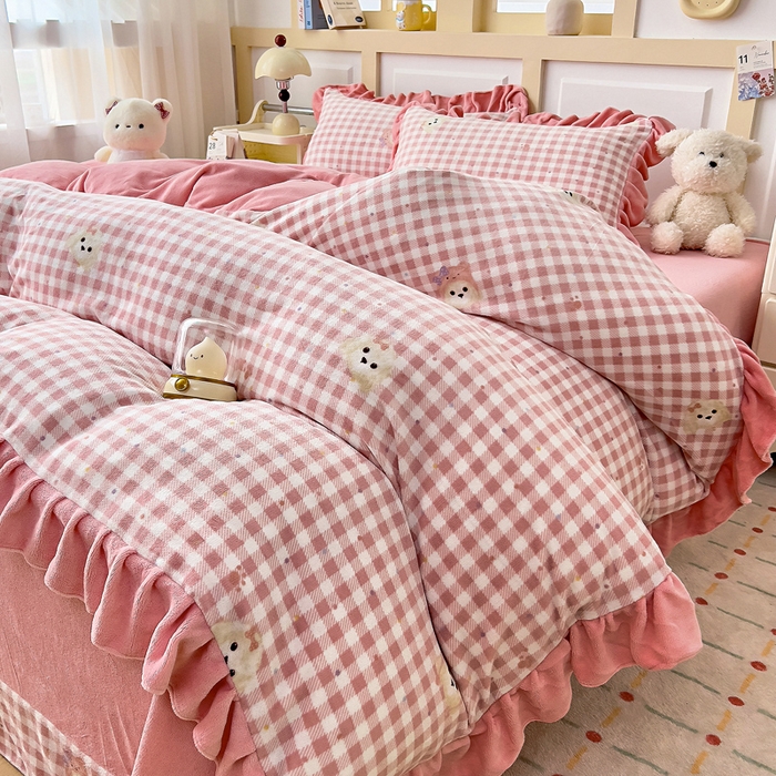 91家纺网 家纺一手货源 找家纺 找底底家纺 2025新款韩版加厚8斤牛奶绒花边四件套（日发50套优惠10元一套） 波点狗